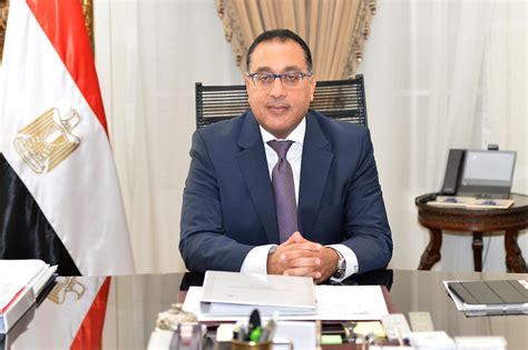إنه ولأول مرة سيستهدف برنامج الإصلاح الهيكلي جانب العرض الكلي بالاقتصاد، مشيرا إلى أنه كان يركز على جانب واحد فقط. رئيس الوزراء: الأنشطة غير المصرفية ركيزة أساسية للتوسع في ...