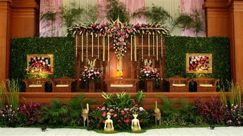 Dengan gebyok atau penyekat ruangan dalam dekorasi pernikahan. DJAVA PhotoArt: Dekorasi Pelaminan Jawa dengan Gebyok