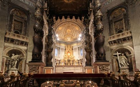 Peter basilika und cathedra petri dahinter. Baldacchino di San Pietro (St. Peter's Baldachin) - is a ...