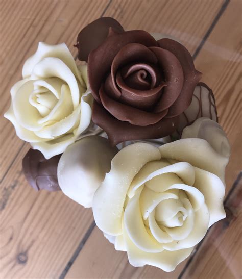 I Did Some More Chocolate Strawberry Roses This Weekend 500x750 R