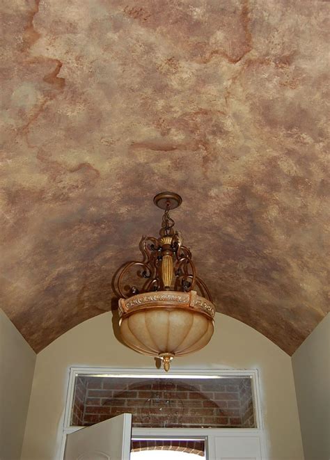 Paint colors can be used to make a room look more spacious. Love this faux for the ceiling. Perhaps in our master or ...