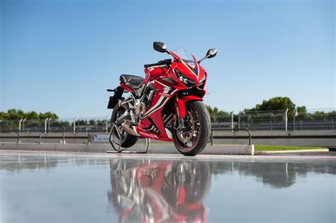 It is available in only one variant and 2 colours. Honda CBR 650 R 2019: ¡Vuelven las deportivas de 600 ...