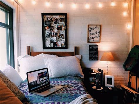 College bedroom ideas for girls. College dorm room ideas for college student girls, lights ...