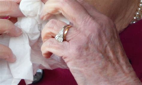 Play highlights from the queen's wedding highlights from the queen's wedding to the duke of edinburgh. Queen Elizabeth's Engagement Ring | POPSUGAR Fashion Photo 4