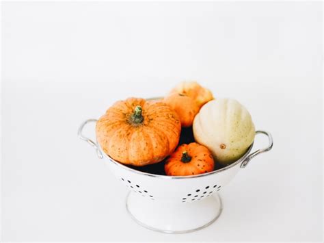 Tagliate la zucca a listoni e poi a rettangoli. Pollo alla zucca