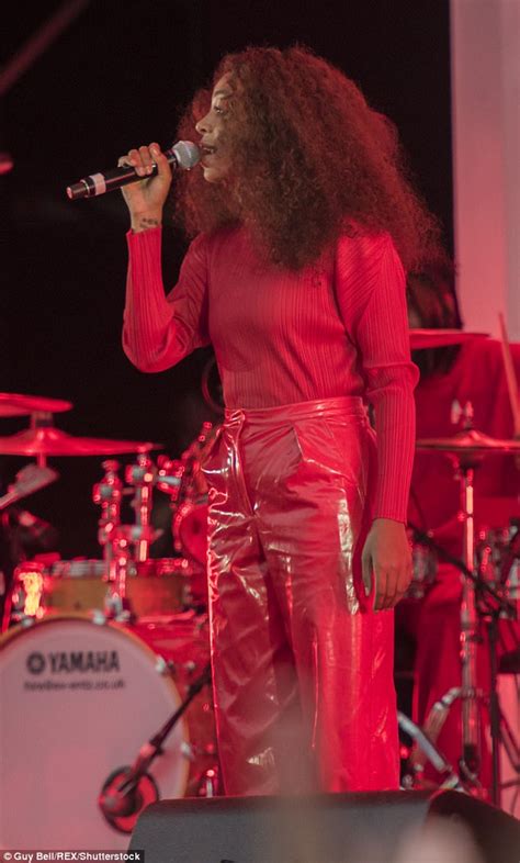 Solange Knowles Rocks Out In A Red Ensemble At Glastonbury Daily Mail Online