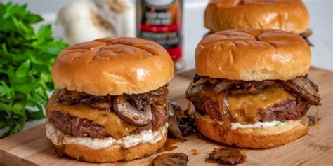 Simak resep membuat burger dan tips membuat daging burger agar lebih juicy. Cara Membuat Daging Burger Mcd Sendiri dengan Ayam Homemade Sederhana yang Enak | Diadona.id