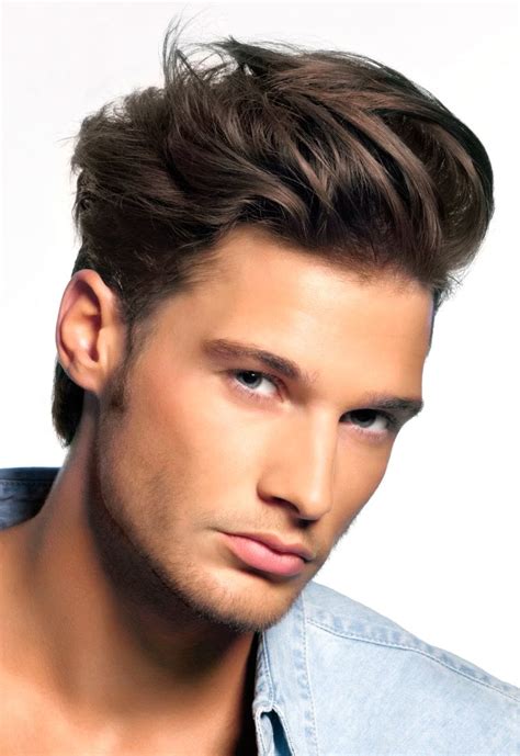 Model rambut pendek pada pria memang sudah biasa dan memang pria terkenal dengan kepunyaan rambut yang pendek. 5 Model Rambut Pria Sesuai Bentuk Wajah