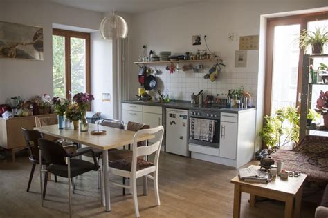Die größe der wohnung liegt normalerweise zwischen 12 m² und 90. Eine großzügige Wohnküche einer WG in Berlin. #Wohnküche # ...