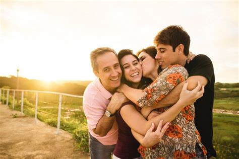 La hija mayor de ella sigue viviendo sin quejarse. Relación padres e hijos puede prevenir el consumo de ...