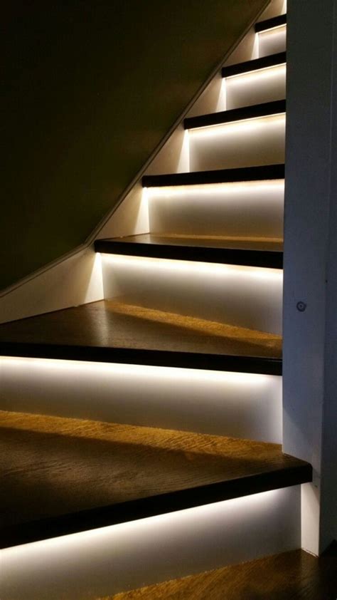 Interesting 8 Indoor Staircase Lighting Design Ideas For Your Home