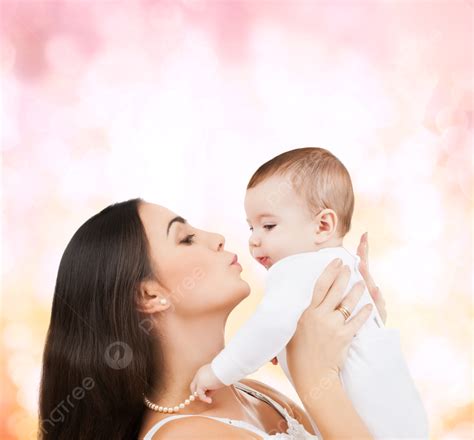 Fondo Feliz Madre Besando A Su Hijo Lindo Besando Atractivo Foto E