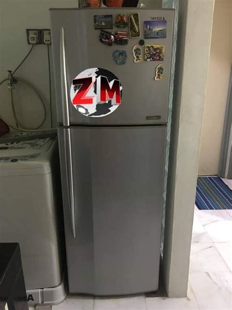 Mesin basuh separa automatik dengan spin adalah pembantu yang sangat diperlukan di hampir setiap rumah moden, di mana dengan sebab tertentu tiada tempat untuk peranti automatik. +601111700097 Zaki repair mesin basuh peti sejuk dryer ...