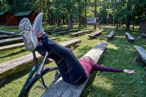 Premium Photo Girl Put Her Feet On The Handlebars Of The Bike Resting After A Bike Ride