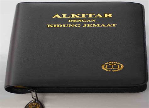 Ada 10 sosok yang dianggap sebagai nabi dengan sebutan guru di bagian di dalam kitab suci guru grant sahib, ada istilah allah juga, tapi yang biasa digunakan adalah waheguru. 6 Agama Di Indonesia disertai dengan Kitab Suci, Tempat ...