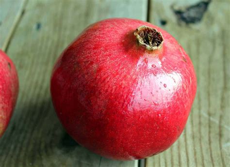 How to Eat a Pomegranate {+Recipe Round-Up} - Rachel Cooks®