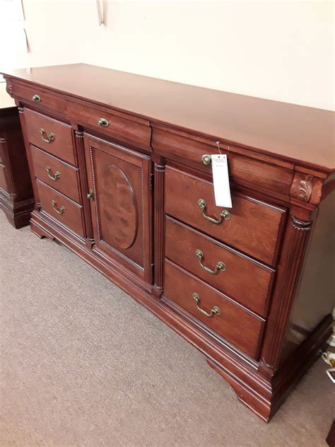 A gorgeous solid cherrywood console table by ethan allen usa, late 20th century measures: ETHAN ALLEN BEDROOM SET | Delmarva Furniture Consignment