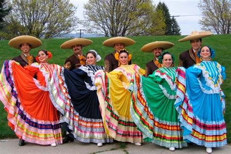 La historia y la cultura de italia se pueden ver en muchos aspectos, tanto en la arquitectura, el arte, la música, la. Traje típico de Jalisco - Vestimenta tradicional de Hombre ...