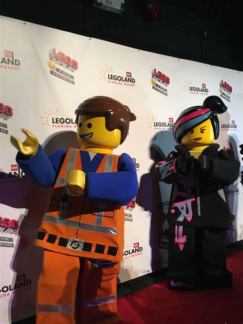 Emmet And Wyldstyle On The Red Carpet Legol Legoland Lego Movie