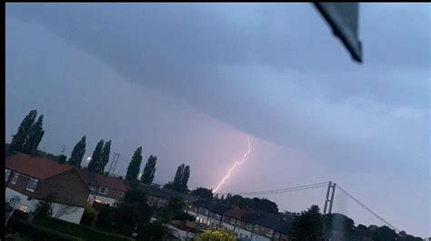 Dramatic Photos Of Amazing Hull Lightning Storm As Homes