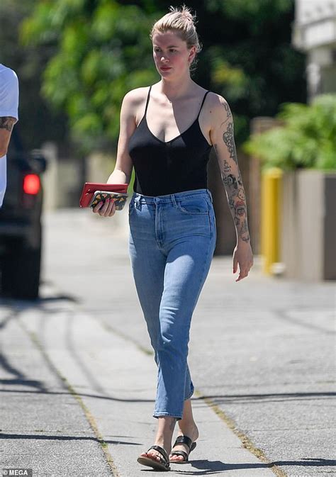 Ireland Baldwin Goes Braless In A Flimsy Vest And Skinny Jeans While