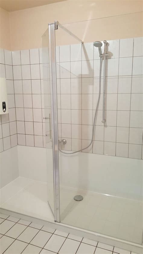 Meist ist der umbau ohne aufwändige installationsarbeiten möglich! Renodusch Wanne raus Dusche rein | Dusche, Wanne, Badewanne