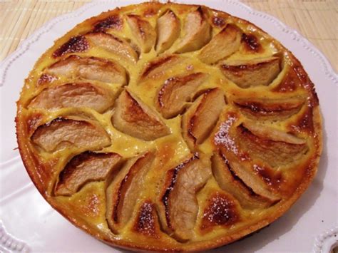Préparée avec notre pâte à flammekueche, cette recette sucrée est ultra rapide à préparer. Chez Mélusine: Tarte alsacienne aux pommes (CAP pâtissier)