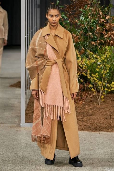 Italian fashion house max mara enlists top model cara taylor to pose in selected looks form the spring summer 2020 collection for their. Fall/winter 2020-2021 Fashion Trends - MariDfashion