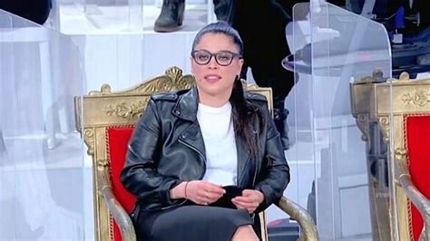 Oggi, lunedì 10 maggio, è terminato il percorso di samantha curcio all'interno di uomini è. Uomini e Donne, tronista Samantha Curcio: "Avuto un ...