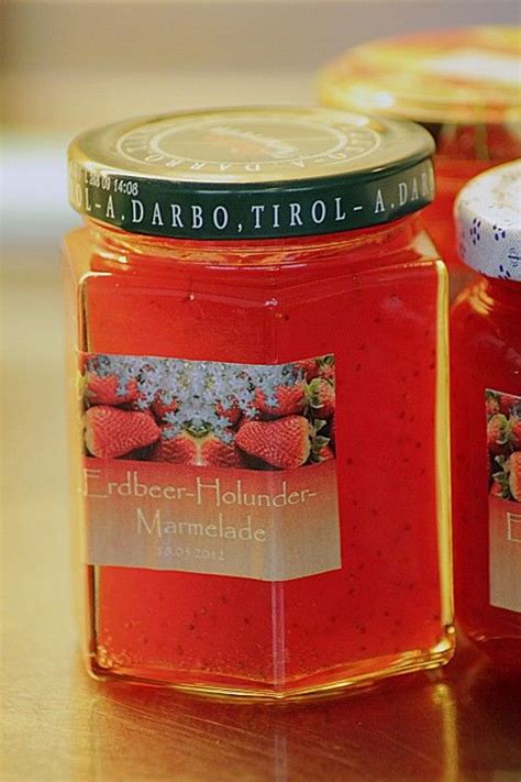 Wir lieben unsere holundermarmelade oder konfitüre und deswegen teile ich gern unser rezept mit euch. Eikos Holunderblüten - Erdbeer - Marmelade | Rezept in ...