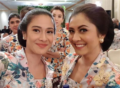 Foto Lihat Paras Ayu Dian Sastrowardoyo Dengan Sanggul Jawa