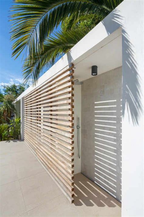 Refreshingly Beautiful Outdoor Showers I Bet You D Love To Step Into Apartment Therapy Casa