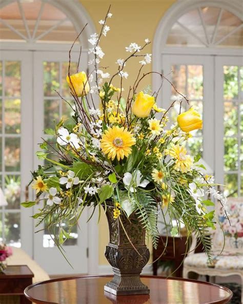 35 Vases And Flowers Living Room Ideas Art And Design Flower Vase Arrangements Large Flower