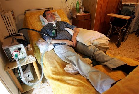 Cuando no se tiene como intención acortar la vida del paciente sino aliviar su sufrimiento. Eutanasia - STAMPACRITICA