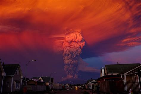 Calbuco Volcan See The Eruption In Chile Paint The Sky Time