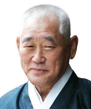 이날 주목받은 것은, 강호동 김병지 두 사람에 관한 루머였다. '이만기·강호동 스승' 황경수, 43대 씨름협회 회장 당선
