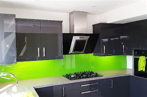 A modern alternative to traditional tiling, tek wall comes in a variety of sizes and 35 colours to complement or contrast with worktops. Make a Statement With Bathroom and Kitchen Splashbacks