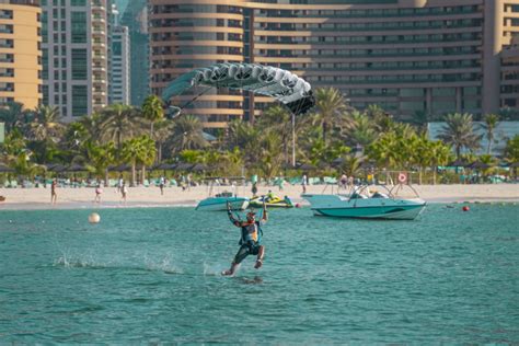 سكاي دايف دبي على موعد مع واحدة من أكثر مهرجانات القفز المظلي جرأة وإثارة