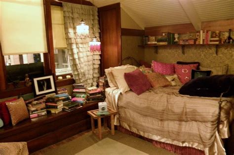 Aria Montgomery S Bedroom From Pretty Babe Liars Cozy Room Small Bedroom Style Home Bedroom