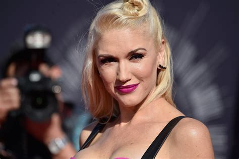 Gwen Stefani Every Head Turning Hollywood Hair And Makeup Look From
