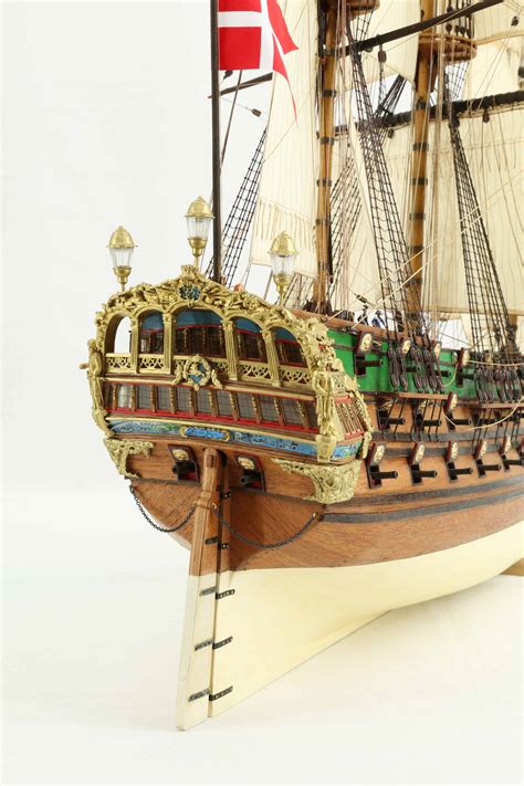 Photos ship model Danish Norske Loeve of 1765, close-up ...