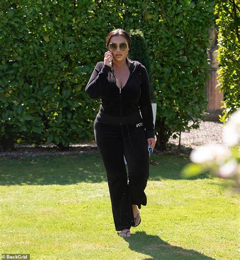 Lauren Goodger Shows Off Her Incredible Curves In Tight Jeans Daily Mail Online