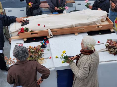 Long Beach Burial At Sea Los Angeles Ca Sacred Crossings Funeral Home