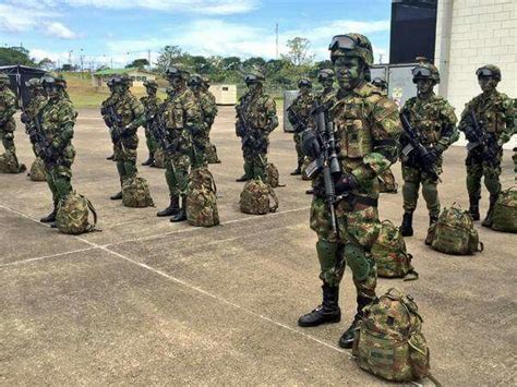 El ejército informó el domingo que tres supuestos rebeldes de las fuerzas armadas revolucionarias de colombia (farc) murieron en un combate cerca al municipio de tulua, valle del cauca. Pin en Cool