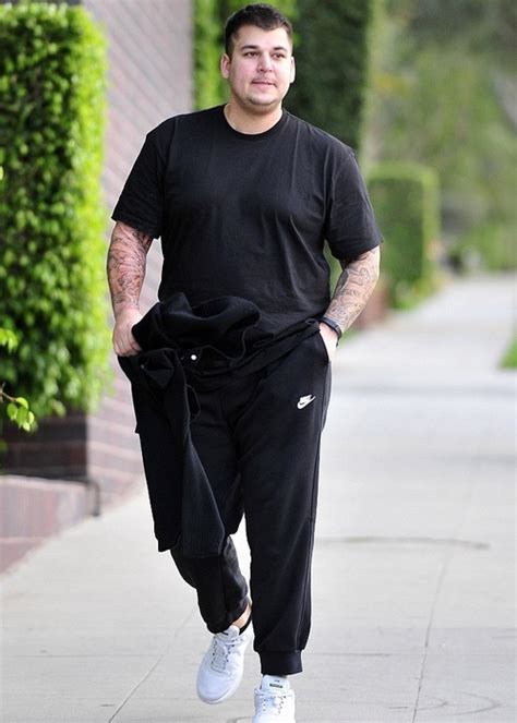rob kardashian weight gain out of control reality star shows off large frame [photo]
