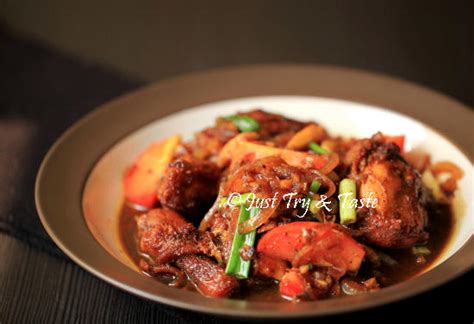 Anda bisa menyajikannya untuk keluarga di rumah agar makan semakin spesial dan berselera. Just Try & Taste: Resep Ayam Masak Kecap