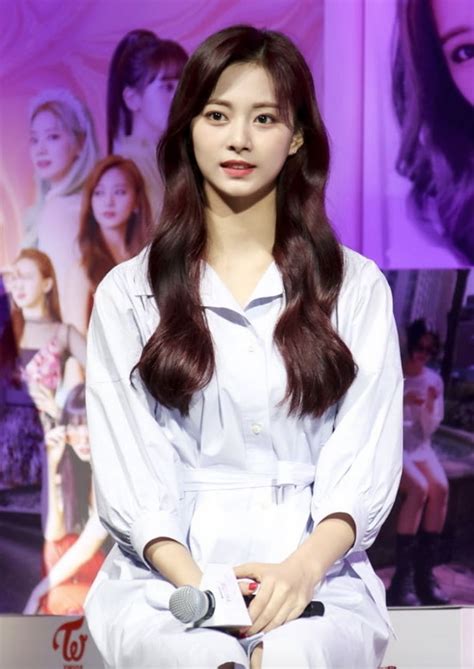 Fans Are Split Between Twices Tzuyu With Bangs And Without Bangs