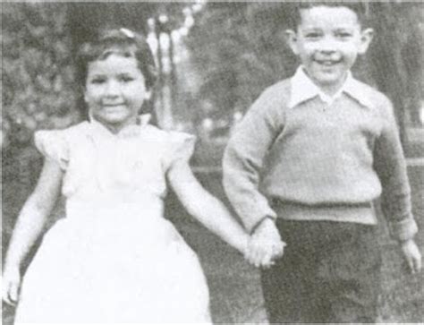Pedro le cantó al amor, al dolor, a la mujer, a la decepción… nos hizo llorar y reír con sus películas, pero, aunque no fue un cantante para niños, ¡también aquí te tengo un recuento con las canciones de pedrito infante que encantan a los niños. Lupita Infante Oficial: Pedro Infante y su Familia ...