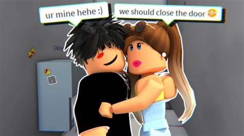 So I Joined An Online Dater Bathroom Hangout In Roblox Youtube