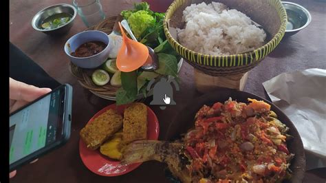 Ikan pecak merupakan hidangan khas betawi. IKAN NILA BAKAR SAMBEL PECAK BEKASI #makanmakanyuk - YouTube